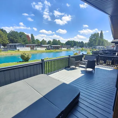 Casa de Férias Loki's Retreat With Hot Tub *