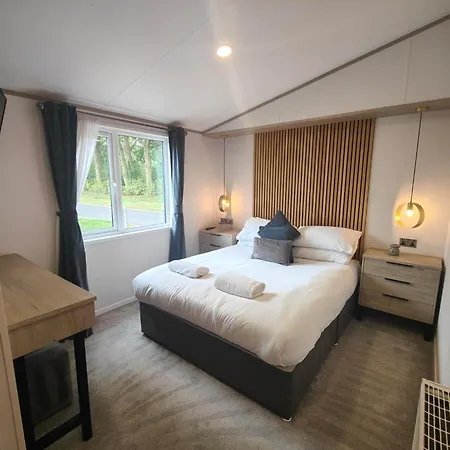 Loki's Retreat With Hot Tub * York