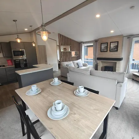 Loki's Retreat With Hot Tub