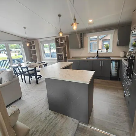 Dom wakacyjny Loki's Retreat With Hot Tub