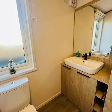 Loki's Retreat With Hot Tub Holiday home York