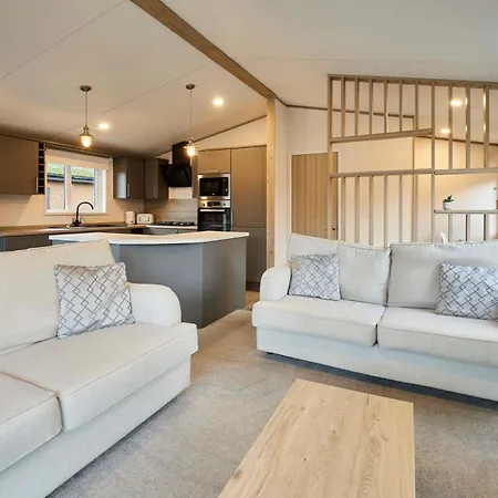 Feriehus Loki's Retreat With Hot Tub York