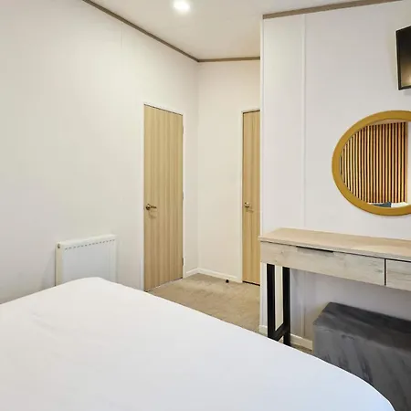 Loki's Retreat With Hot Tub York